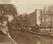 874383 Gezicht over de Stadsbuitengracht bij de Catharijnesingel op de Jaarbeursgebouwen op het Vredenburg te Utrecht, ...